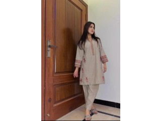 GIRL AVAILABLE IN GULBERG HOTEL LAHORE. (03351647179)